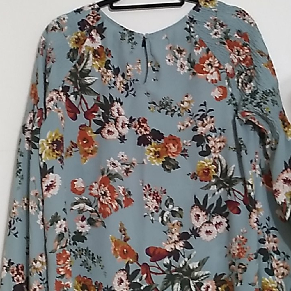 Ladies Fall Color Floral Blouse - Picture 4 of 7